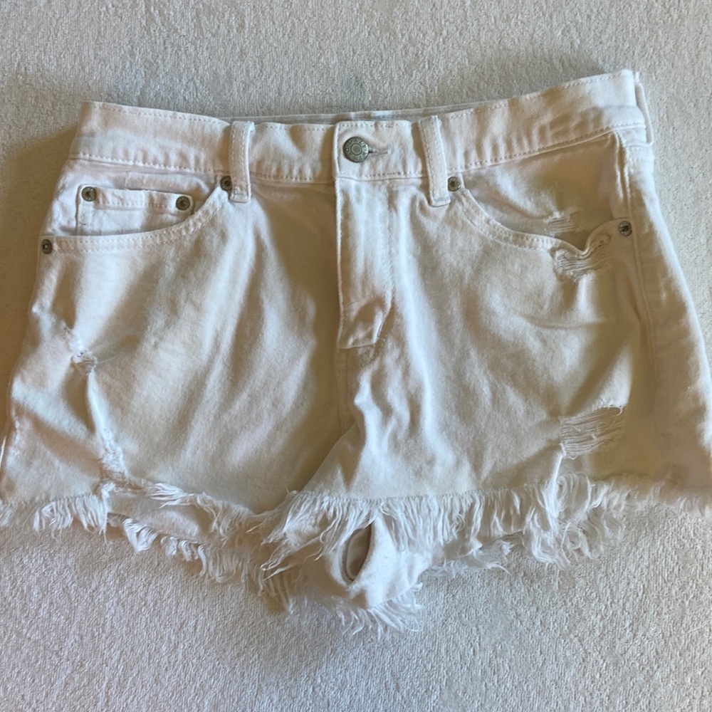 A nice white Jean short.
